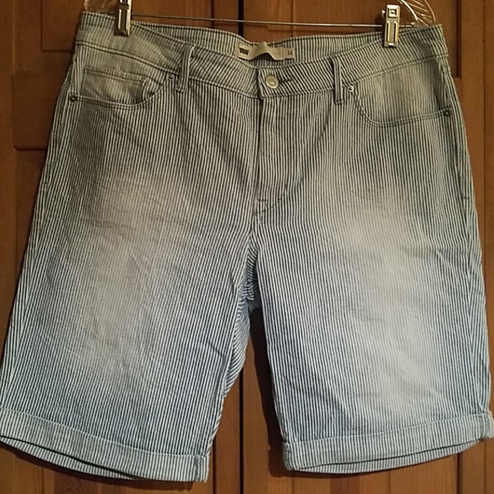 Levis jean shorts